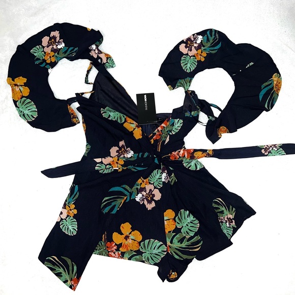 FASHION NOVA beautiful floral dress - Picture 2 of 2